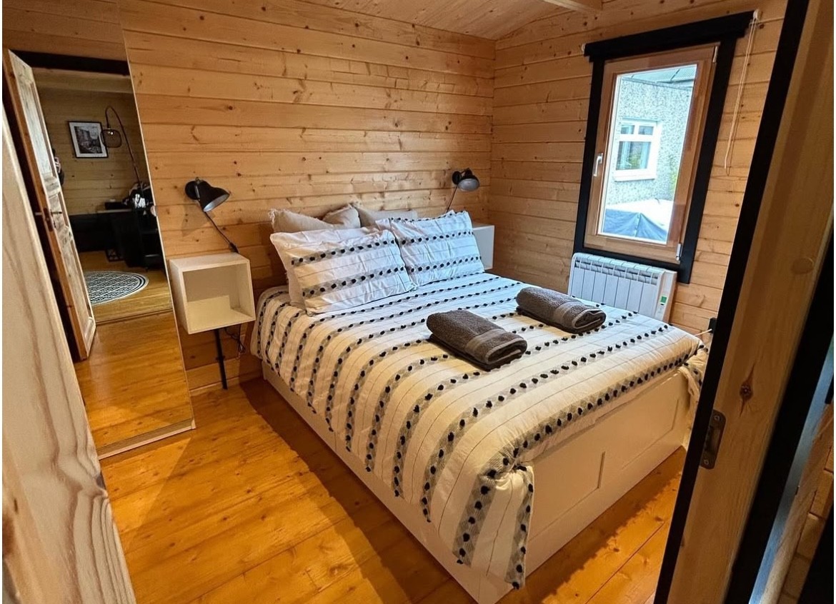 garden room bedroom